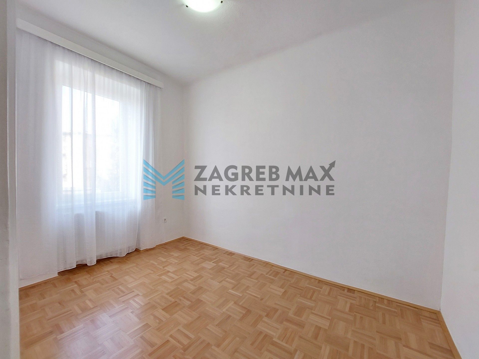 Zagreb - MAKSIMIR - Domjanićeva - novo renoviran, osvijetljen, spremište