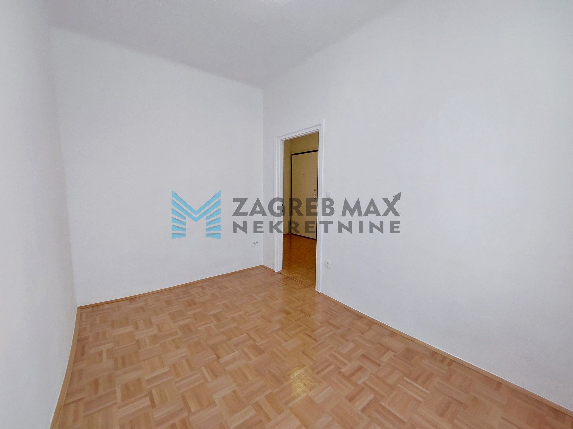 Zagreb - MAKSIMIR - Domjanićeva - novo renoviran, osvijetljen, spremište