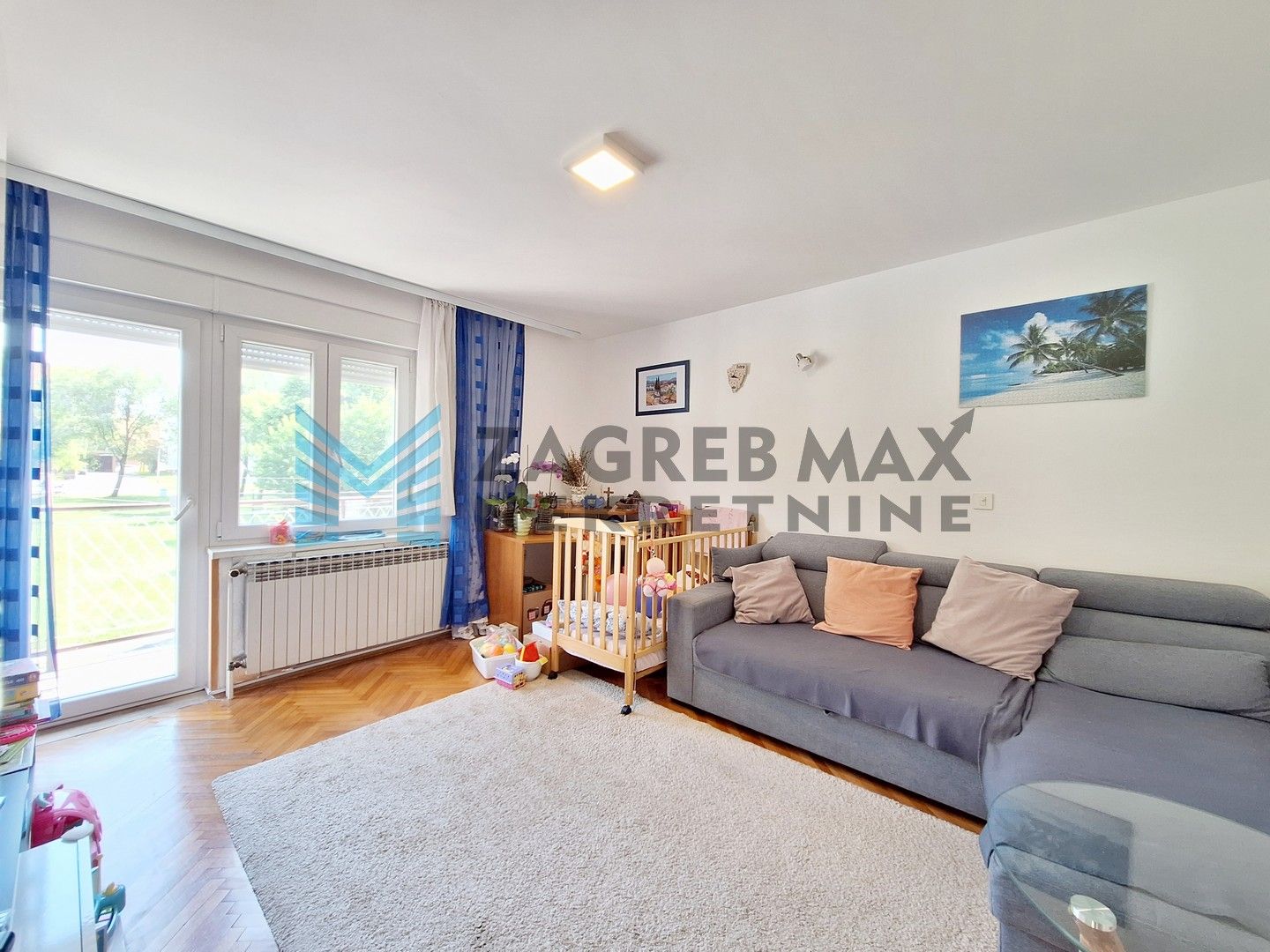 Zagreb - DUBRAVA - Pernatska ulica - obiteljska kuća s gostinjskom kućom