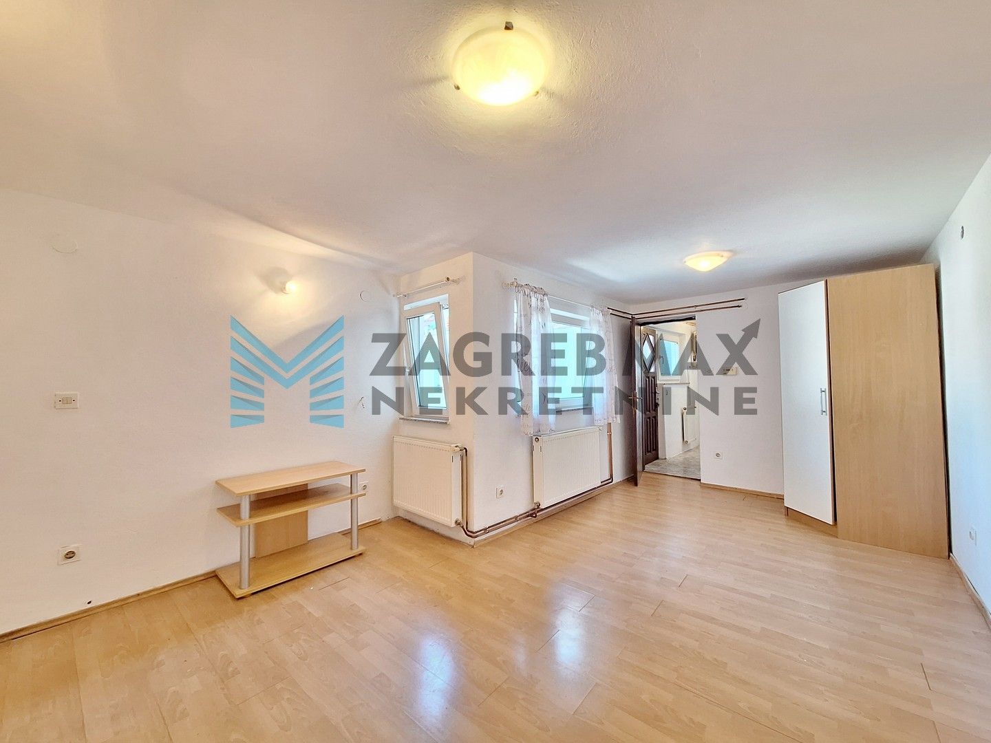 Zagreb - STENJEVEC - Plemićko I. - kuća s dvorištem, terasom i parkingom