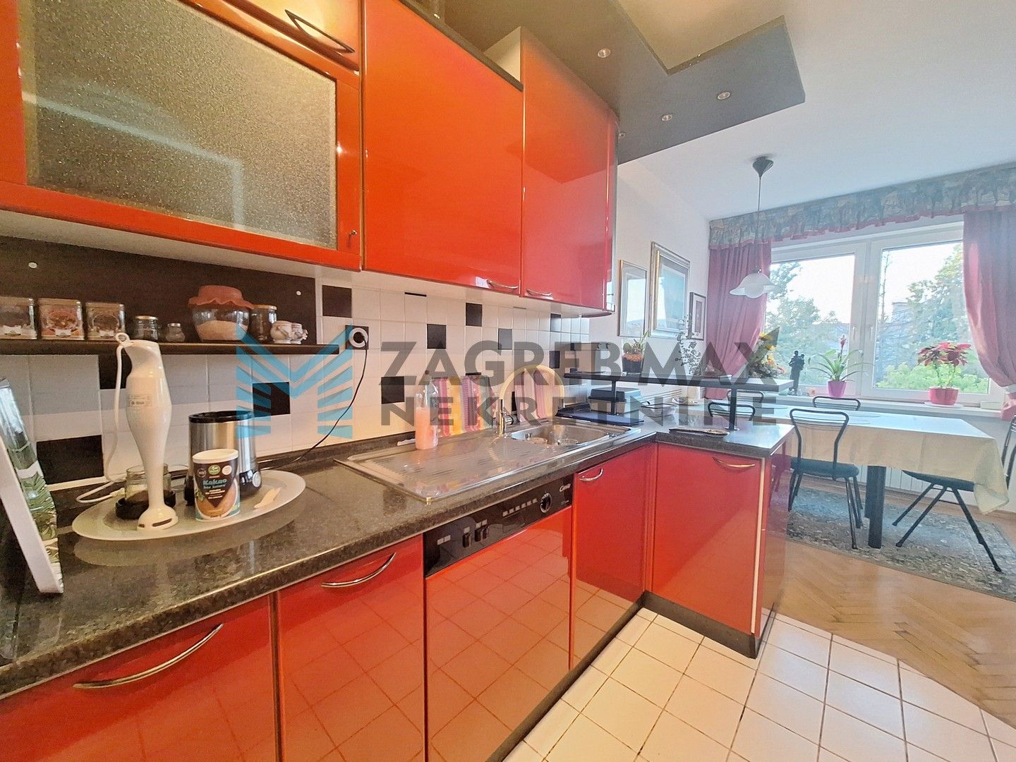 Zagreb - TREŠNJEVKA - Bosiljevska - komforni 4-sobni, izvrsna lokacija