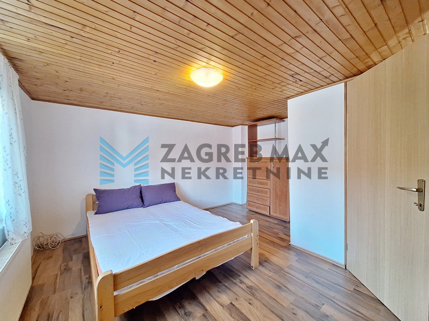 Zagreb - STENJEVEC - Plemićko I. - kuća s dvorištem, terasom i parkingom