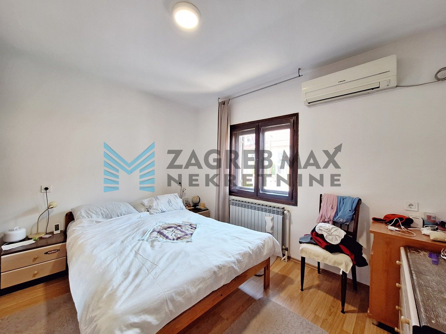 Zagreb - DUBRAVA - Pernatska ulica - obiteljska kuća s gostinjskom kućom