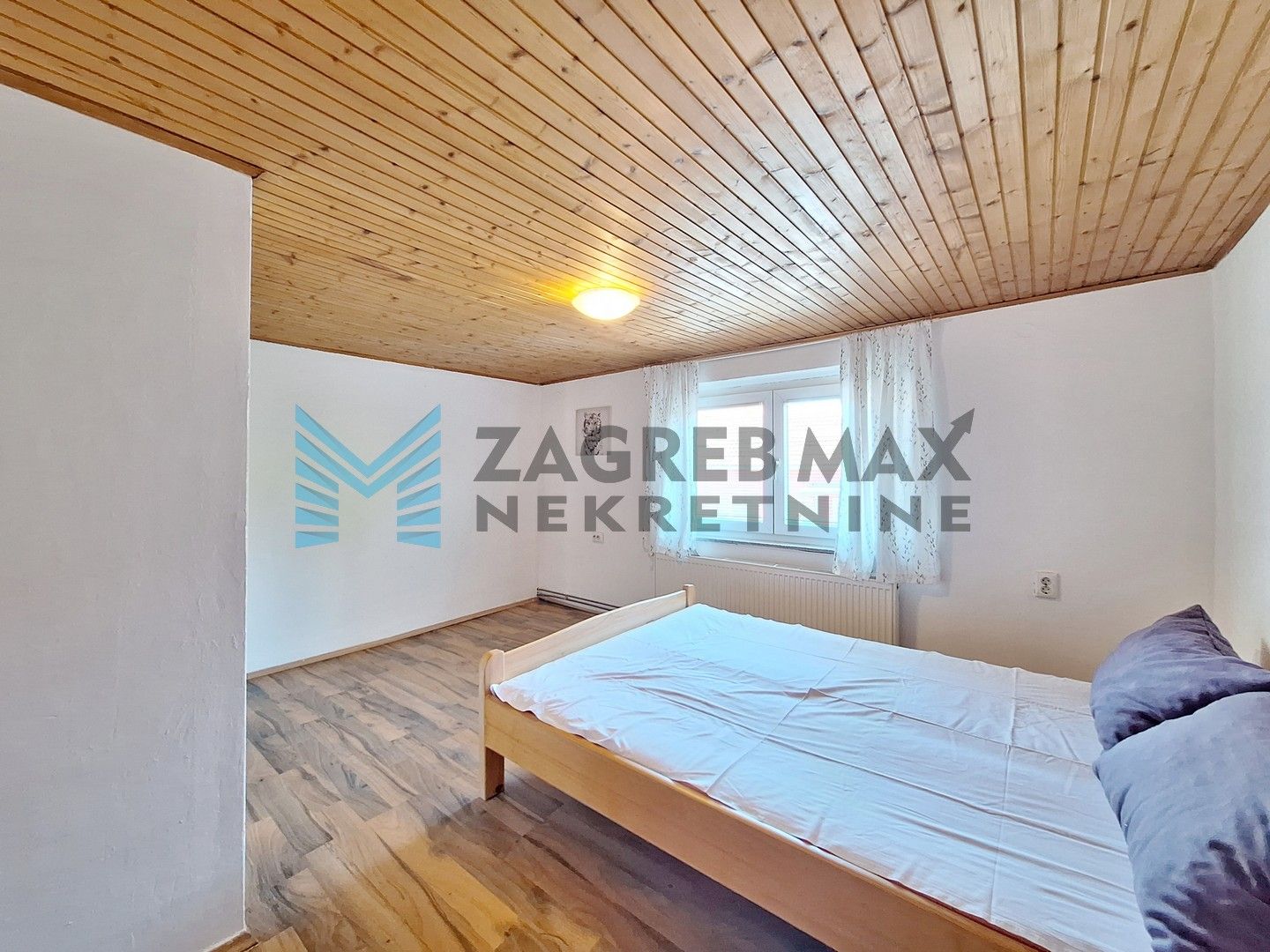 Zagreb - STENJEVEC - Plemićko I. - kuća s dvorištem, terasom i parkingom