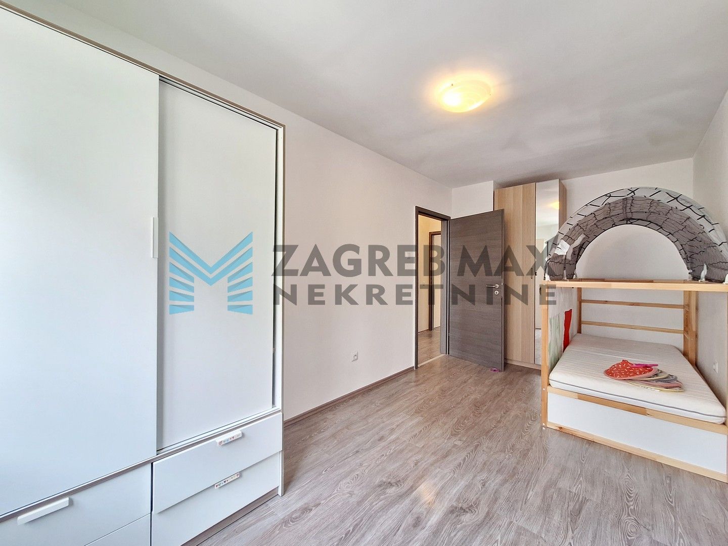 Zagreb - SLOBOŠTINA - Varićakova - 3-sobni, bez provizije za kupce