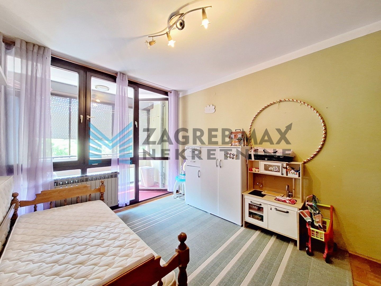 Zagreb - ŠPANSKO - S.Batušića - 3-sobni, prostran, 2 loggie