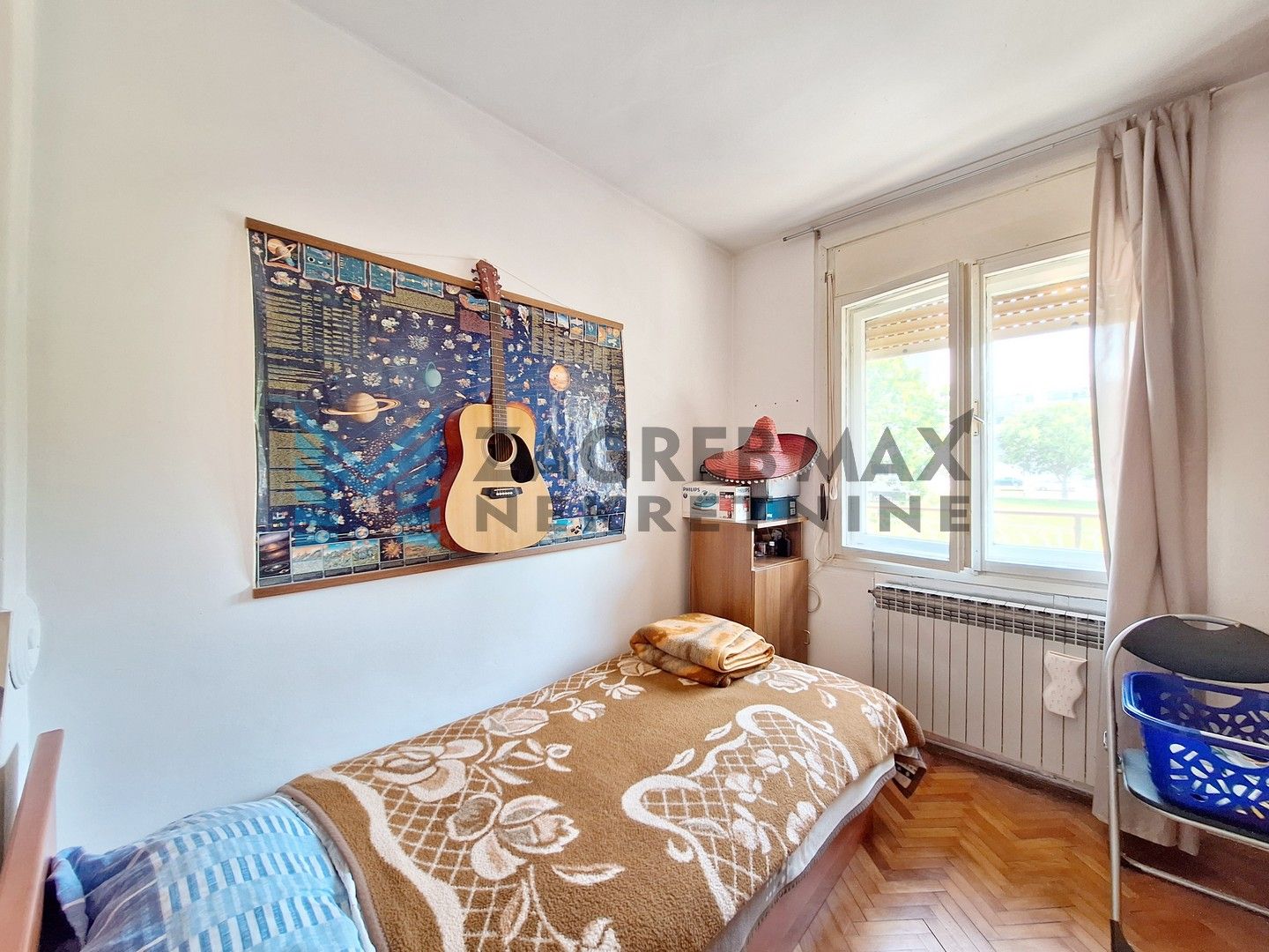 Zagreb - DUBRAVA - Pernatska ulica - obiteljska kuća s gostinjskom kućom