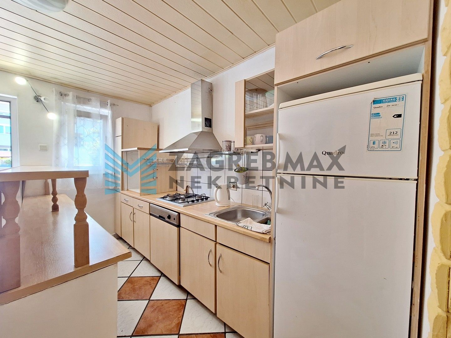 Zagreb - STENJEVEC - Plemićko I. - kuća s dvorištem, terasom i parkingom