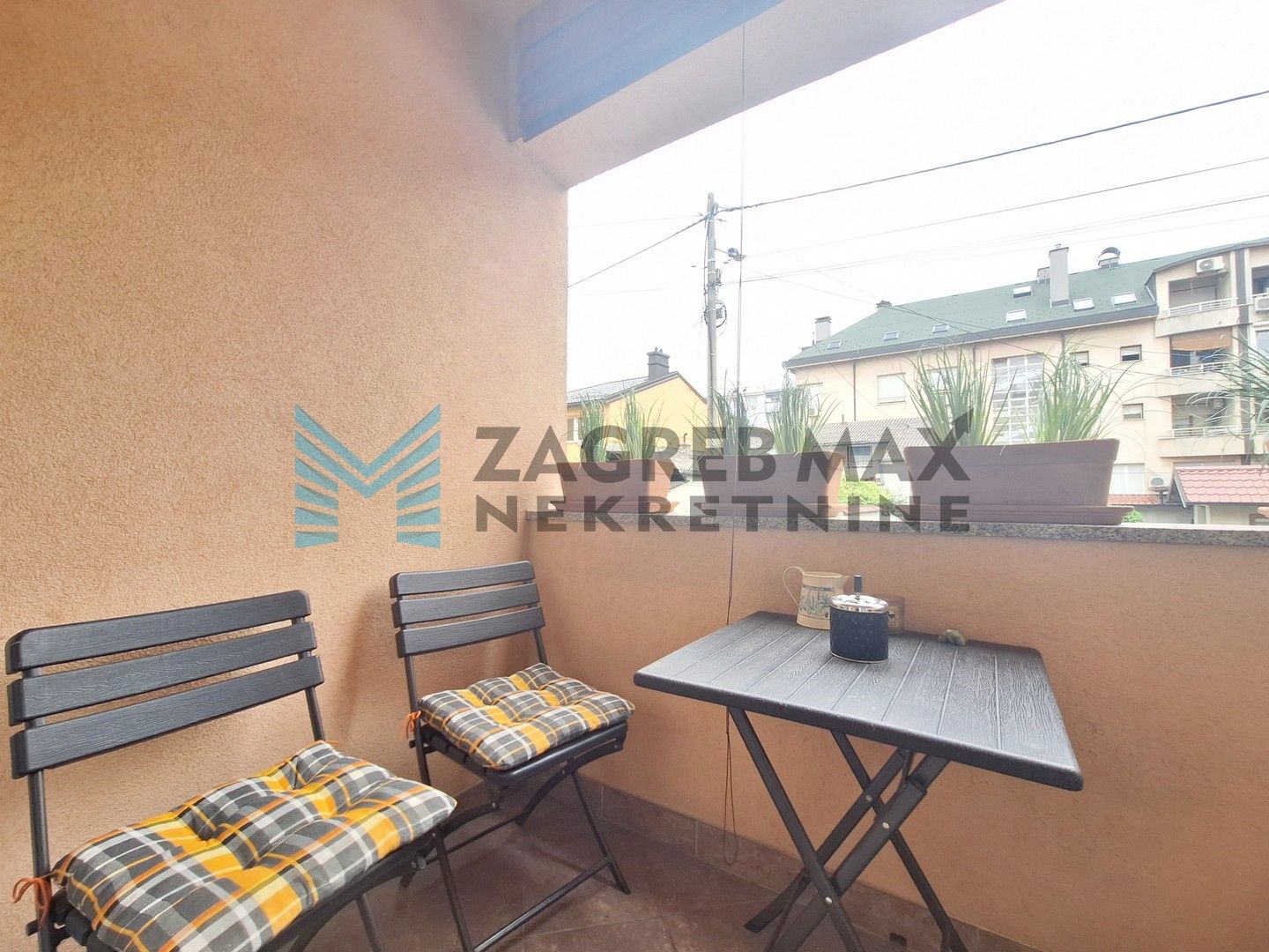 Zagreb - TREŠNJEVKA - Tešanjska - 2-sobni s vlastitim dvorištem