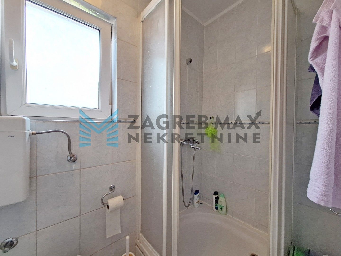 Zagreb - DUBRAVA - Pernatska ulica - obiteljska kuća s gostinjskom kućom