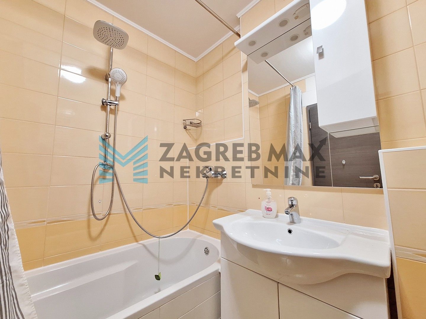 Zagreb - SLOBOŠTINA - Varićakova - 3-sobni, bez provizije za kupce