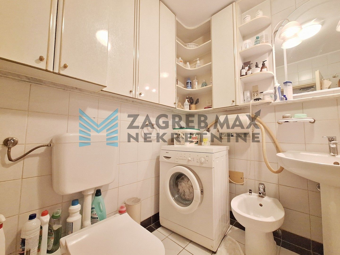 Zagreb - TREŠNJEVKA - Bosiljevska - komforni 4-sobni, izvrsna lokacija