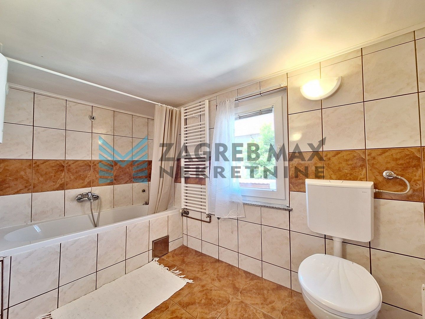 Zagreb - STENJEVEC - Plemićko I. - kuća s dvorištem, terasom i parkingom