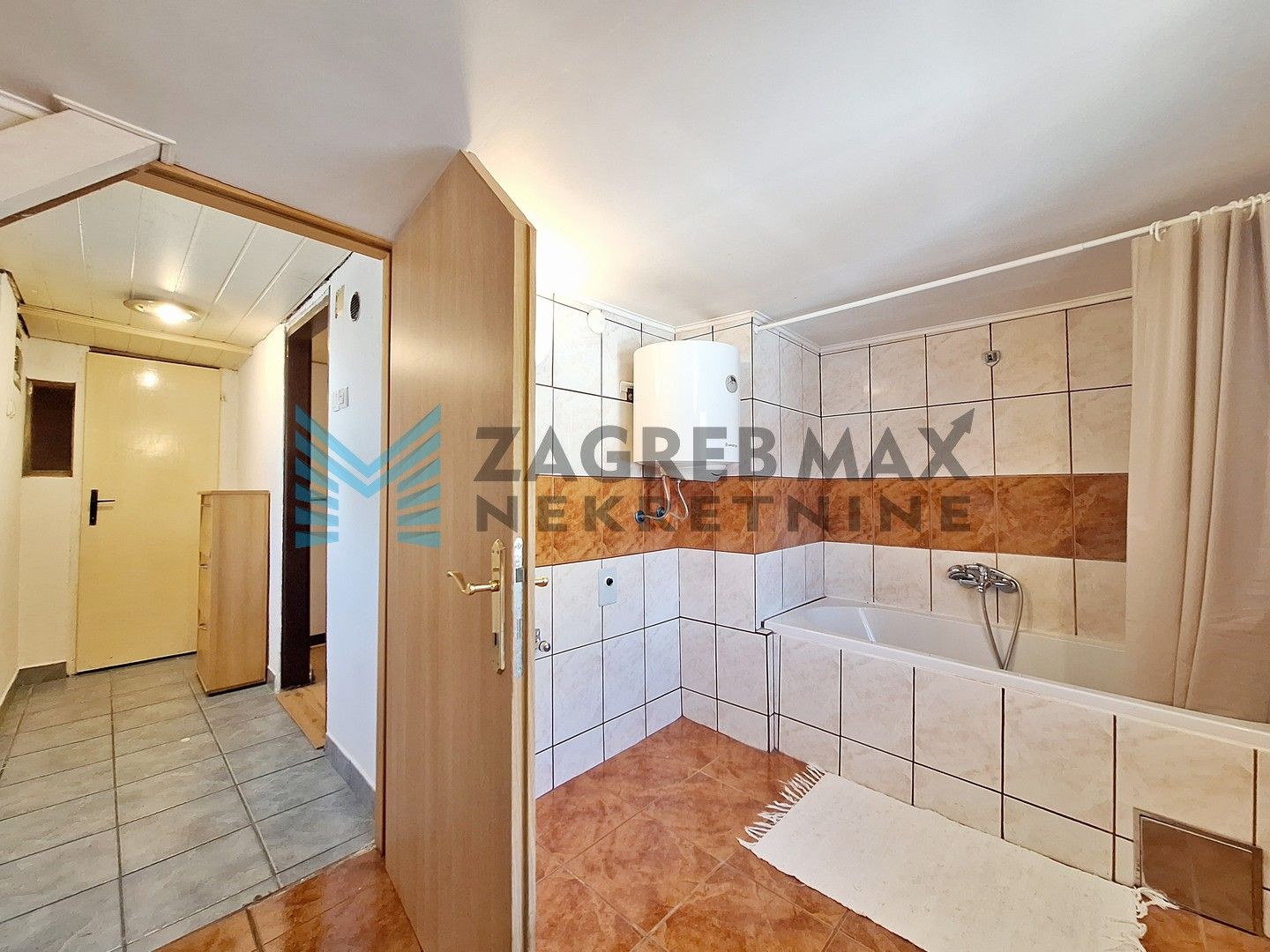 Zagreb - STENJEVEC - Plemićko I. - kuća s dvorištem, terasom i parkingom