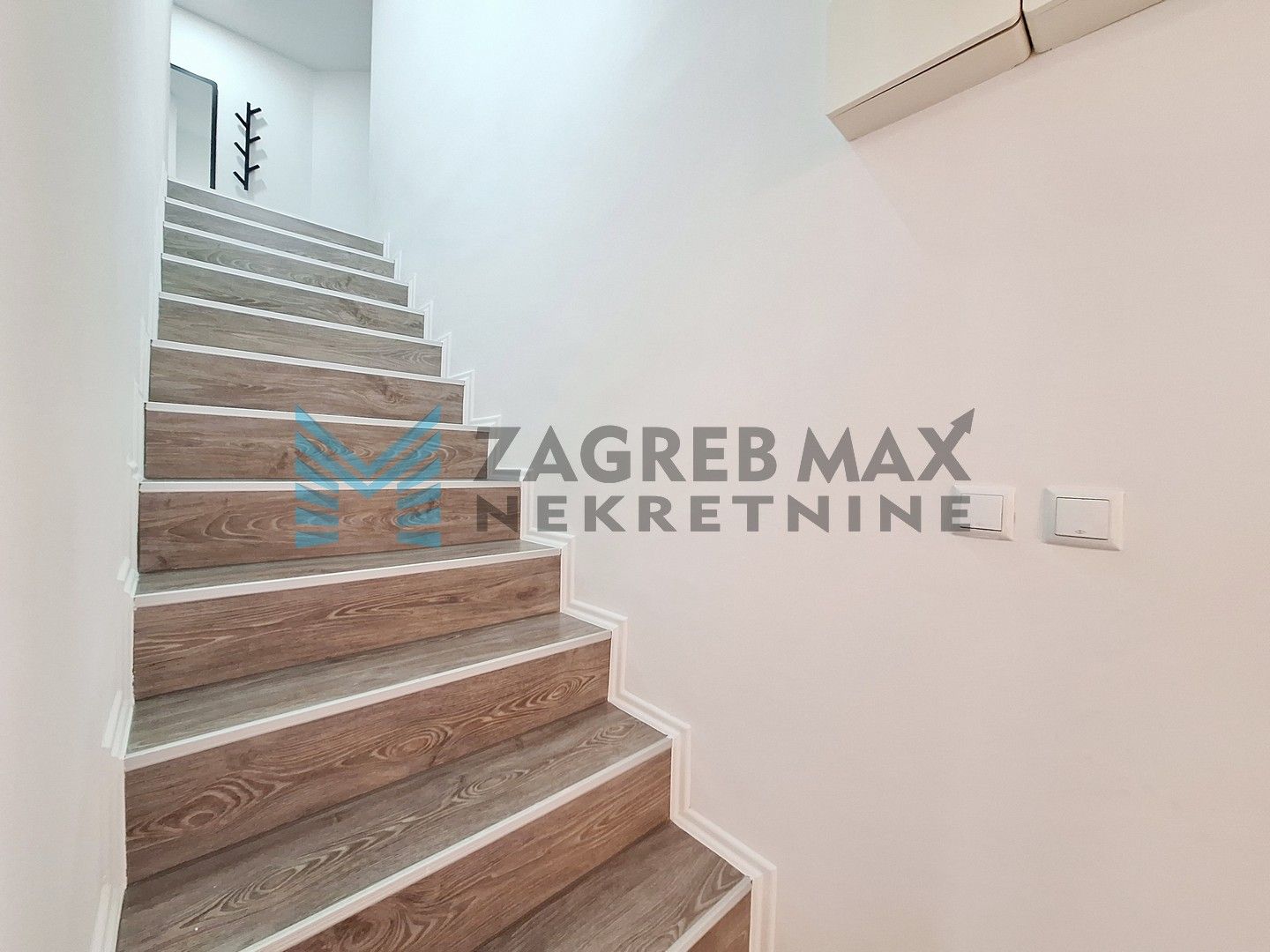 Zagreb - SLOBOŠTINA - Varićakova - 3-sobni, bez provizije za kupce