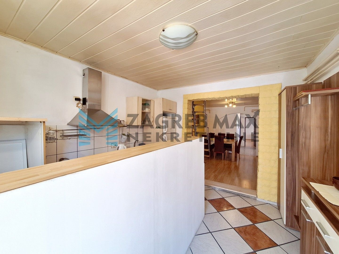 Zagreb - STENJEVEC - Plemićko I. - kuća s dvorištem, terasom i parkingom