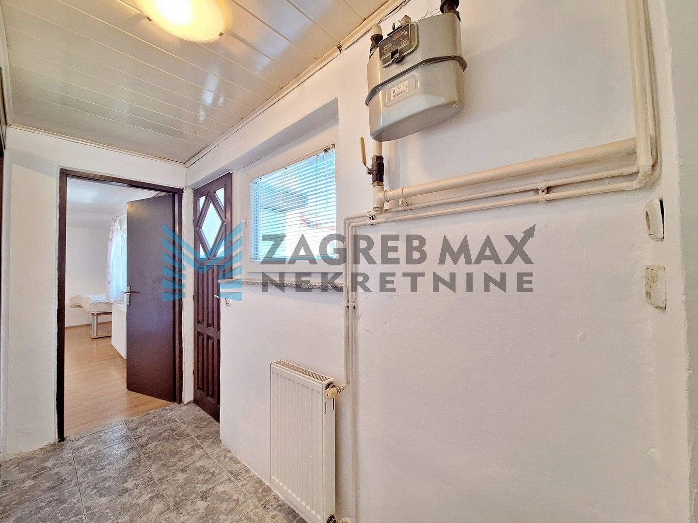 Zagreb - STENJEVEC - Plemićko I. - kuća s dvorištem, terasom i parkingom