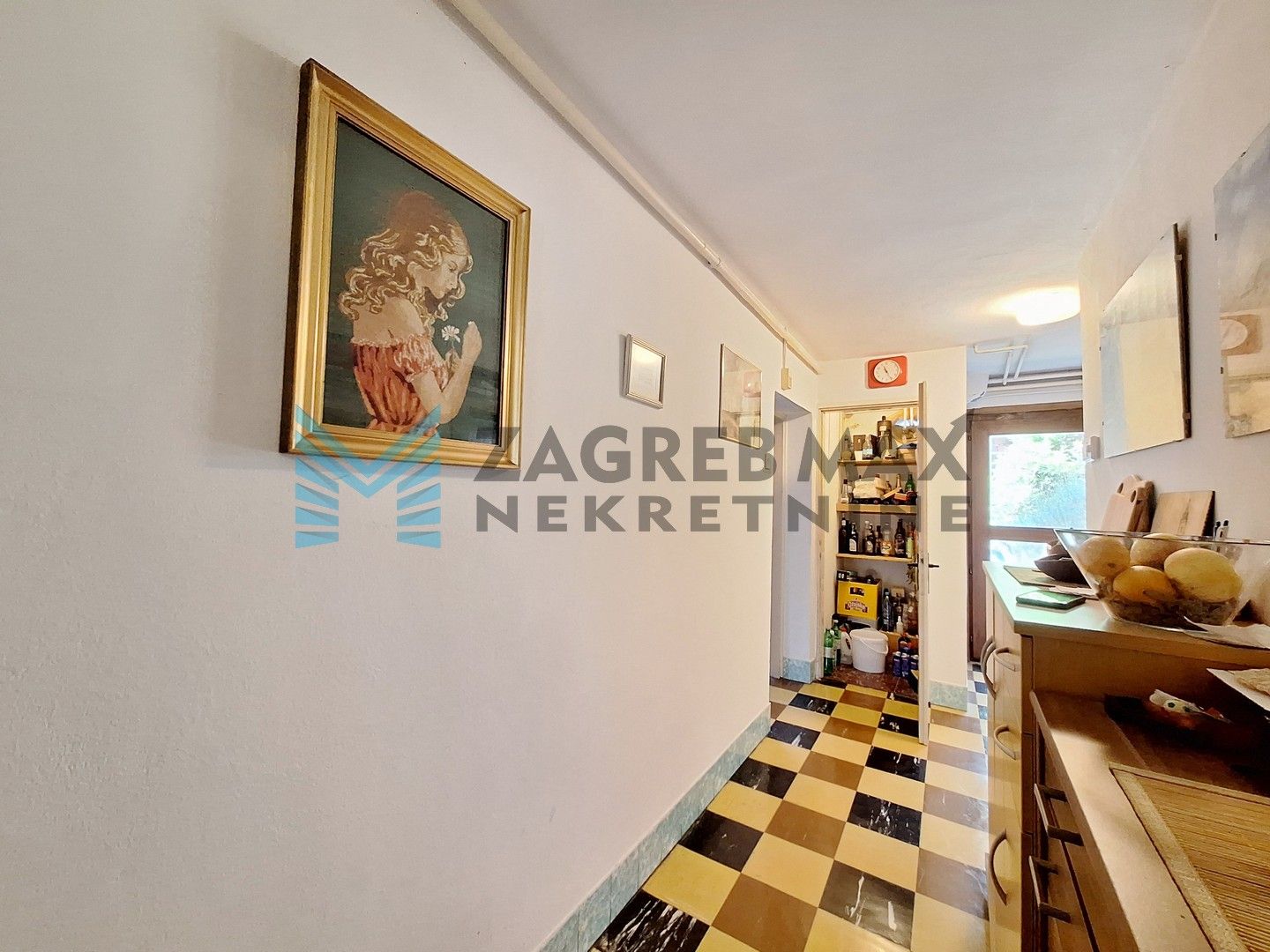 Zagreb - DUBRAVA - Pernatska ulica - obiteljska kuća s gostinjskom kućom