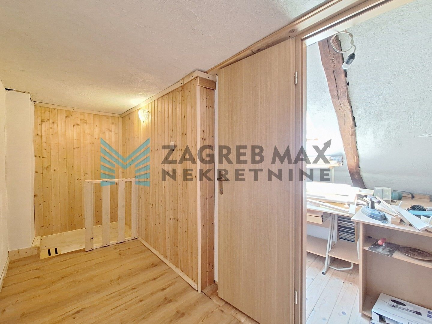 Zagreb - STENJEVEC - Plemićko I. - kuća s dvorištem, terasom i parkingom