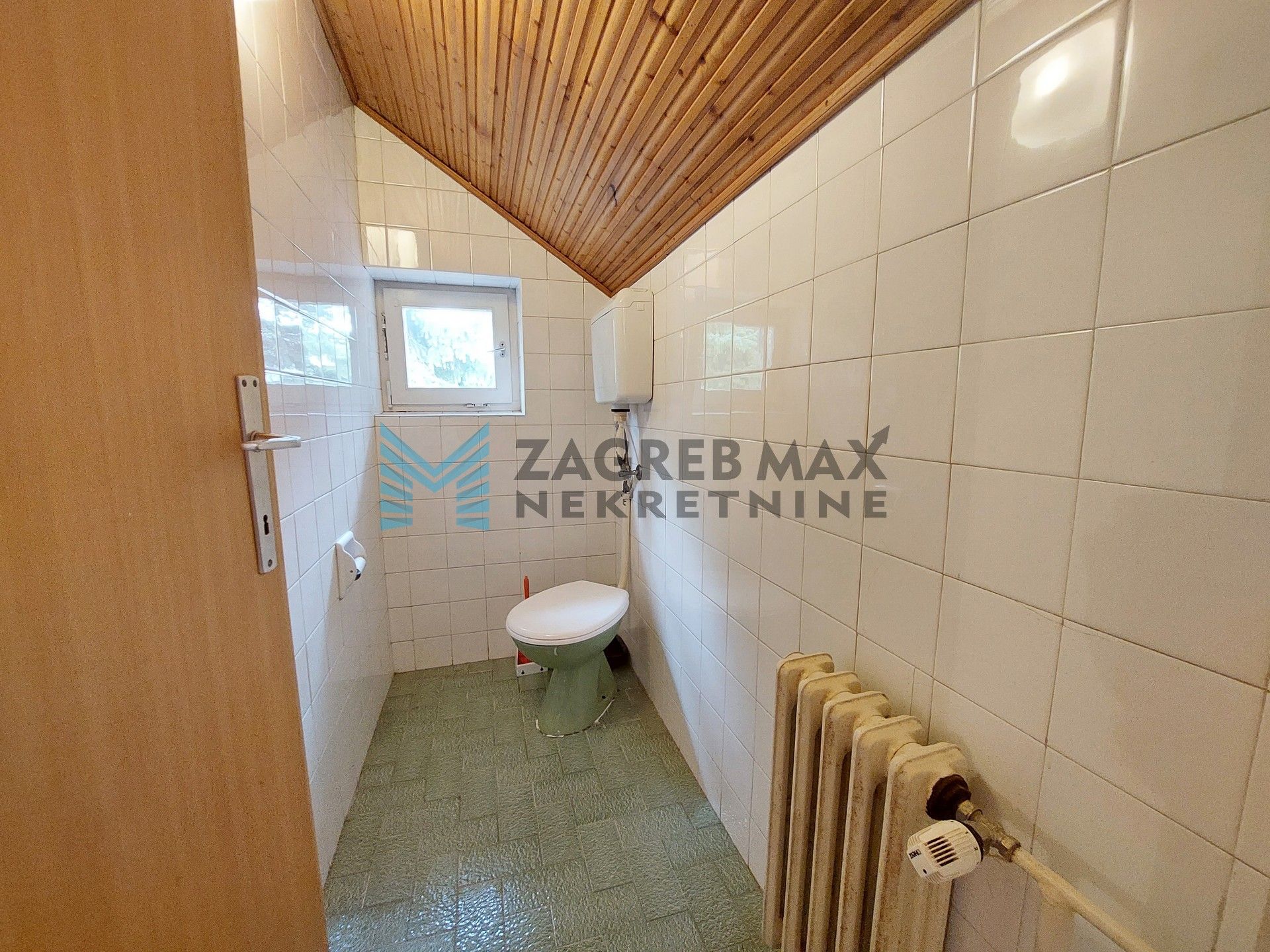 Zagreb - GORNJA DUBRAVA - Šuškovići - prostrana kuća, dvorište, garaža, podrum