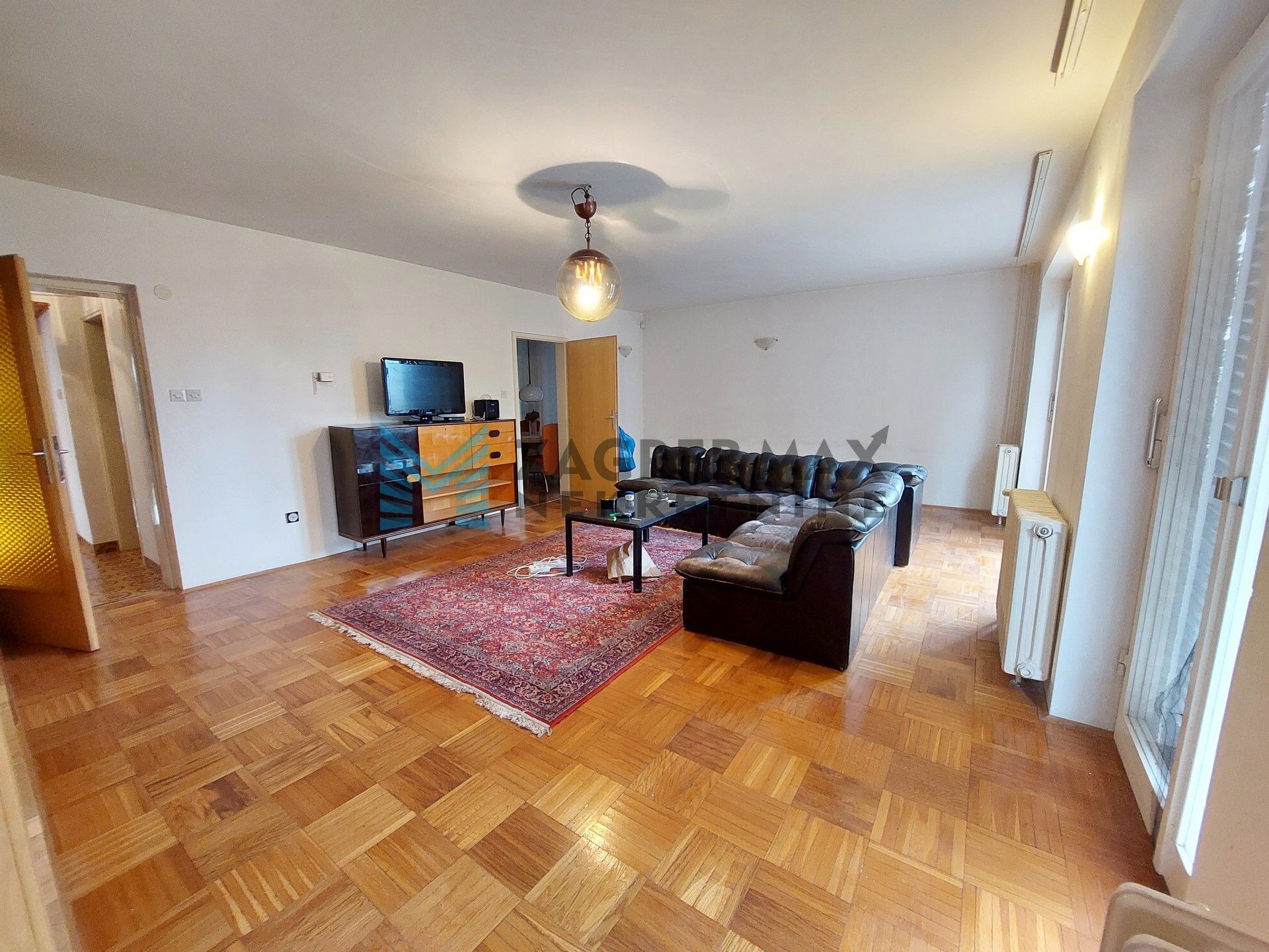 Zagreb - GORNJA DUBRAVA - Šuškovići - prostrana kuća, dvorište, garaža, podrum