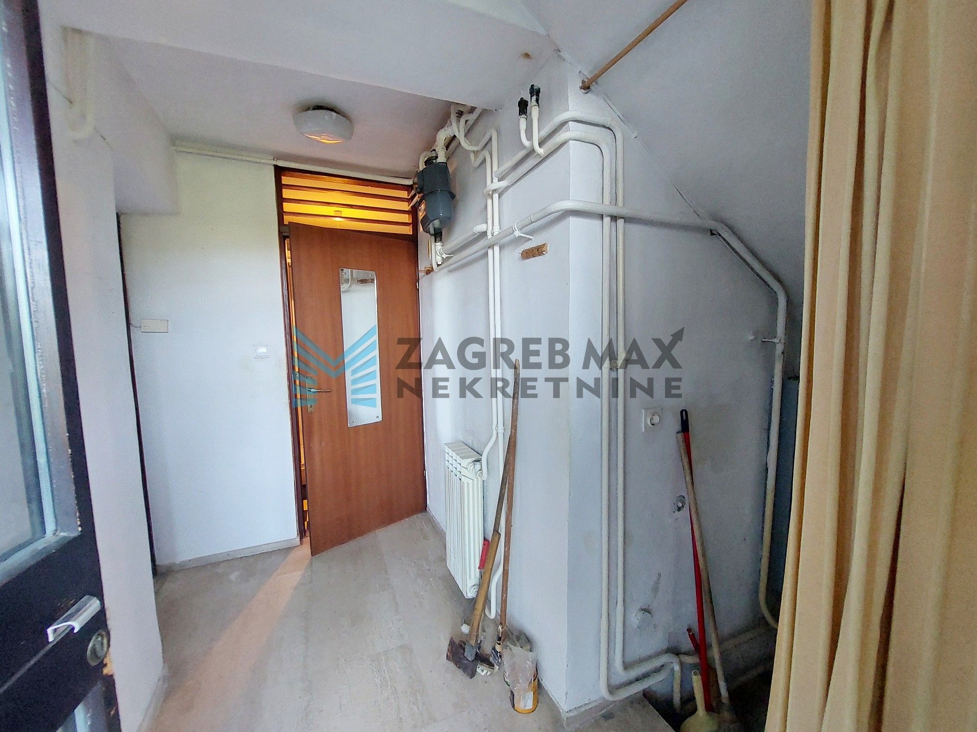 Zagreb - SREBRNJAK - Bijenička - 2-soban, terasa, pogled, za renovaciju