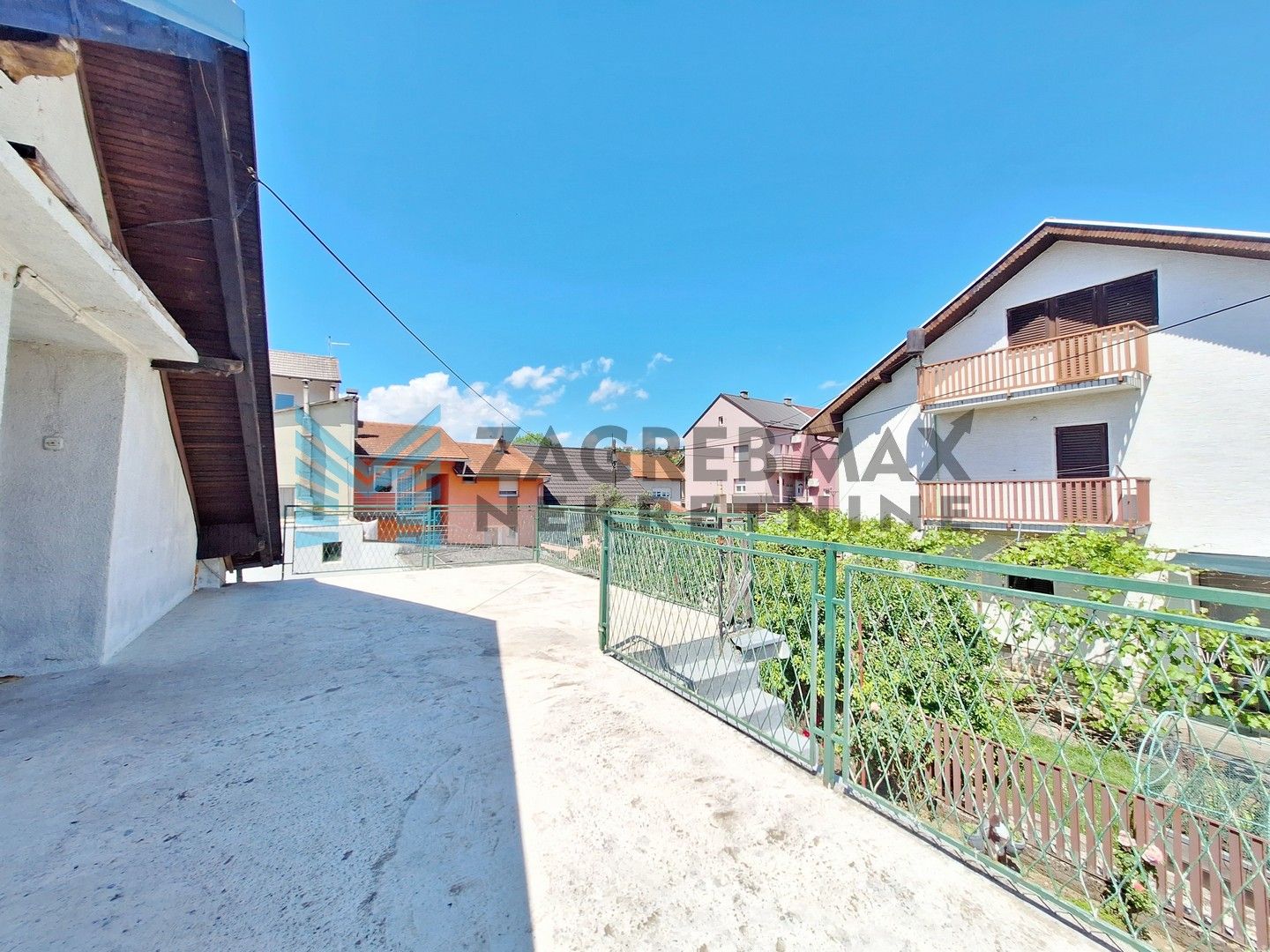 Zagreb - STENJEVEC - Plemićko I. - kuća s dvorištem, terasom i parkingom