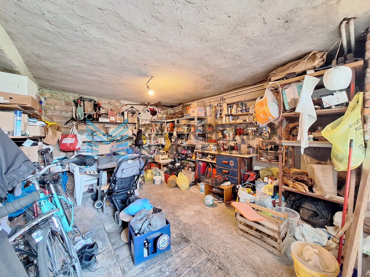 Zagreb - DUBRAVA - Pernatska ulica - obiteljska kuća s gostinjskom kućom