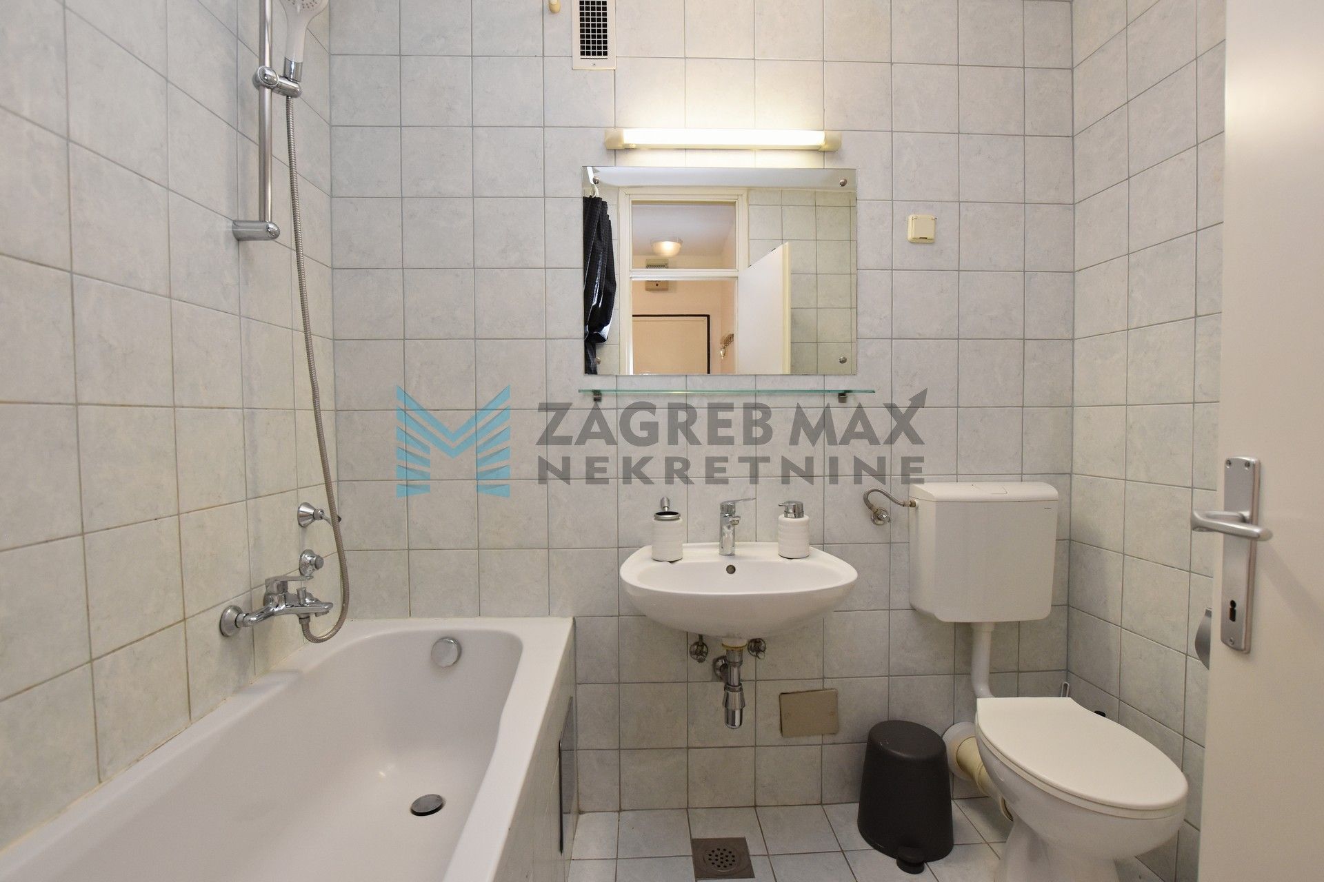 Zagreb - TREŠNJEVKA - Baštijanova Selska, 2-sobni, komforan, parking