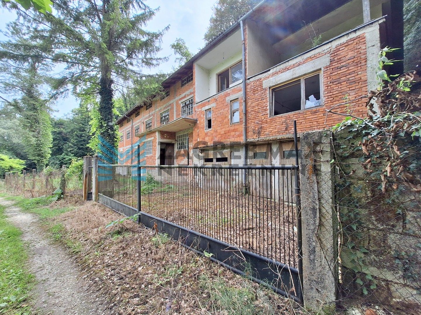 Zagreb - VELIKO TRGOVIŠĆE - poslovni objekt široke namjene