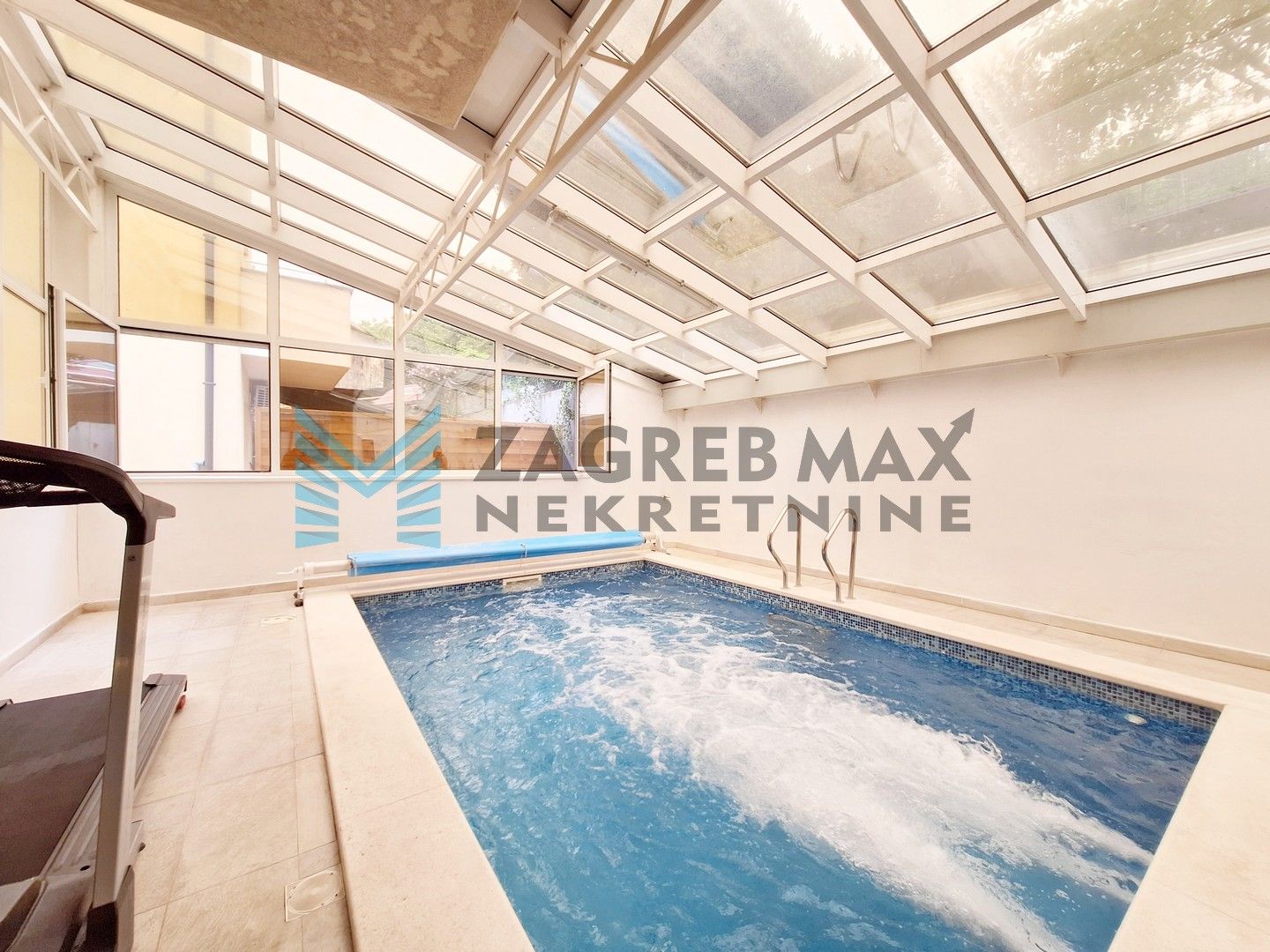 Zagreb - GORNJI STENJEVEC - Karažnik - 4-sobni s bazenom, garažom i VPM-om
