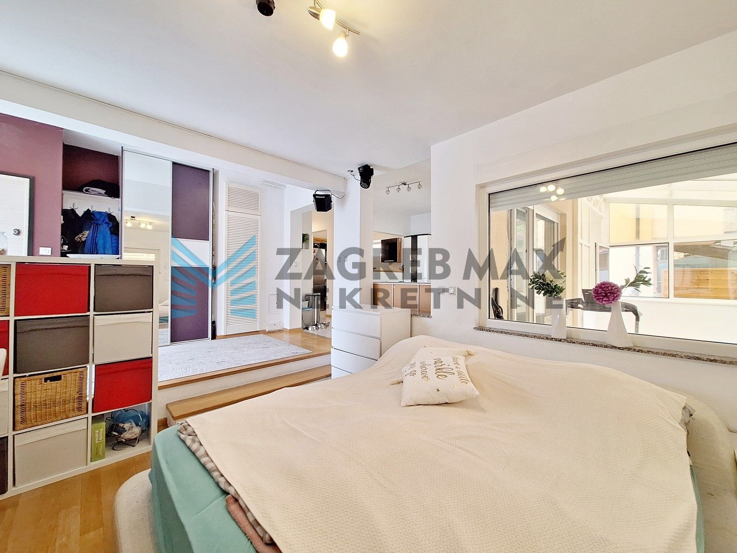 Zagreb - GORNJI STENJEVEC - Karažnik - 4-sobni s bazenom, garažom i VPM-om