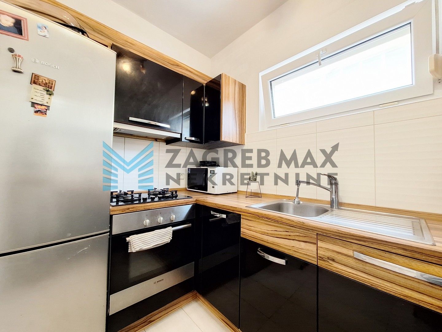 Zagreb - GORNJI STENJEVEC - Karažnik - 4-sobni s bazenom, garažom i VPM-om