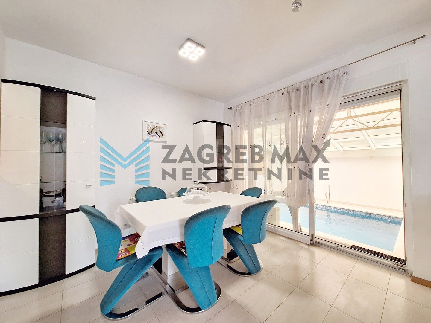 Zagreb - GORNJI STENJEVEC - Karažnik - 4-sobni s bazenom, garažom i VPM-om