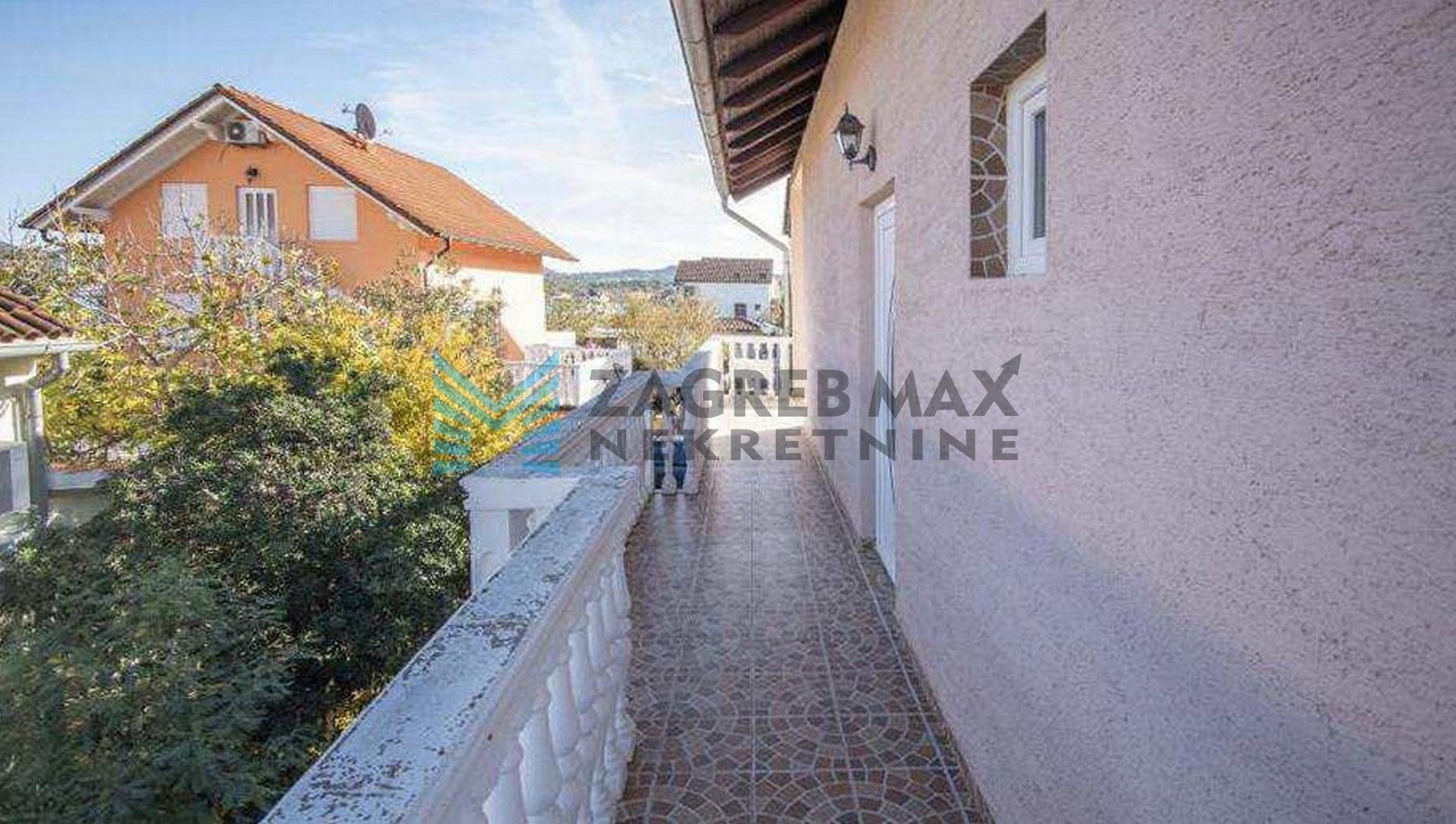 Zagreb - ŠIBENIK - Bilice - kuća s dva apartmana - bez provizije za kupca