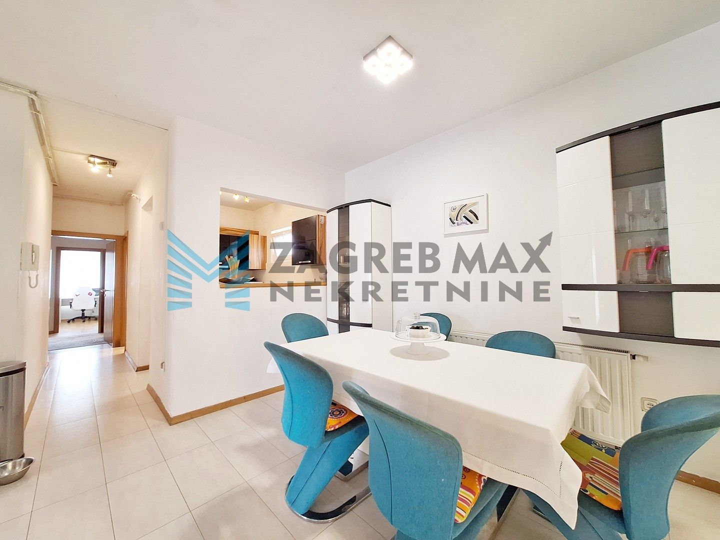 Zagreb - GORNJI STENJEVEC - Karažnik - 4-sobni s bazenom, garažom i VPM-om