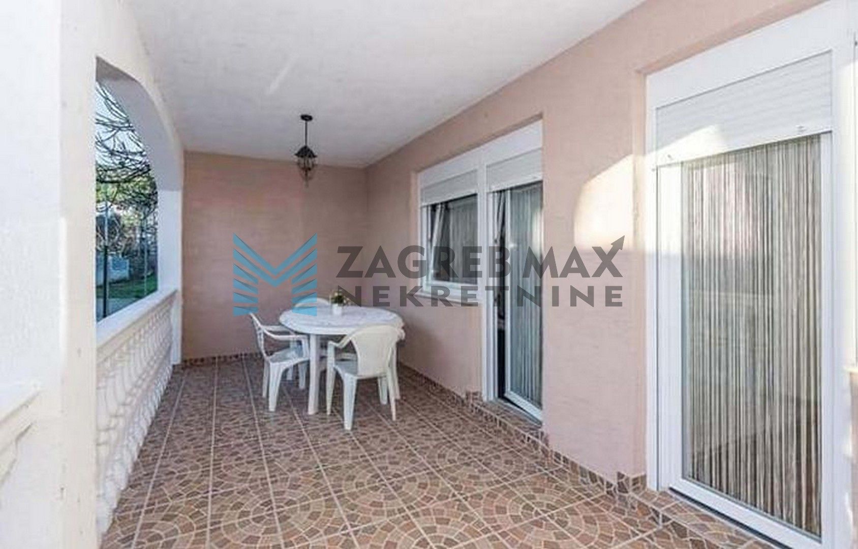 Zagreb - ŠIBENIK - Bilice - kuća s dva apartmana - bez provizije za kupca