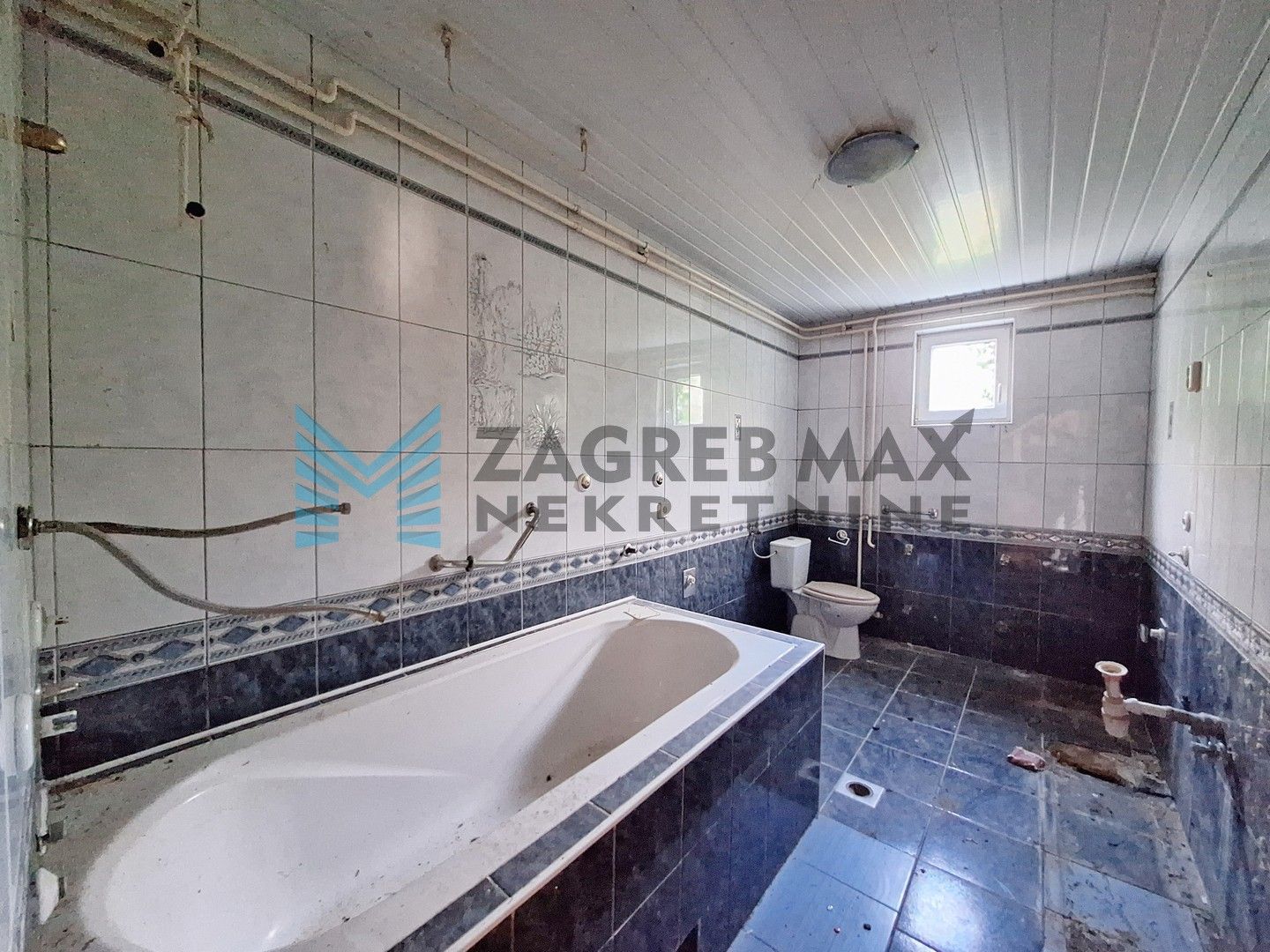 Zagreb - MARIJA BISTRICA - Poljanica Bistrička - kuća s dva gospodarska objekta