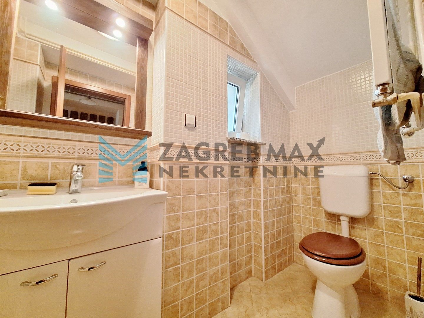 Zagreb - TREŠNJEVKA - Garićgradska - 2-etažni sa dvorištem+2 PM - BEZ PROVIZIJE