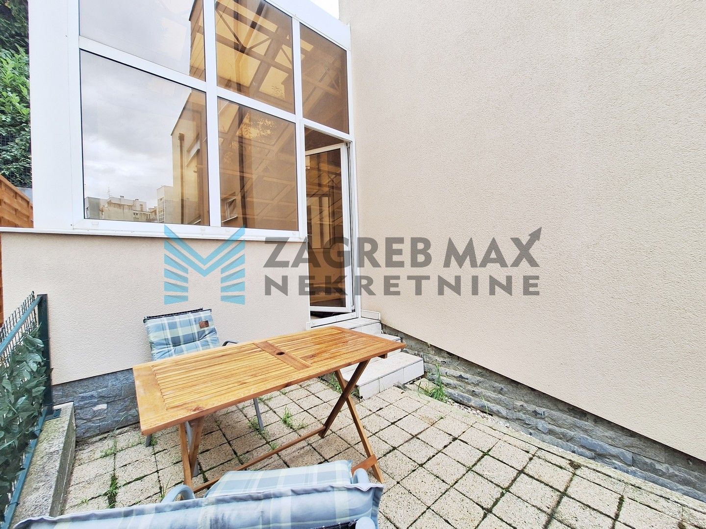 Zagreb - GORNJI STENJEVEC - Karažnik - 4-sobni s bazenom, garažom i VPM-om