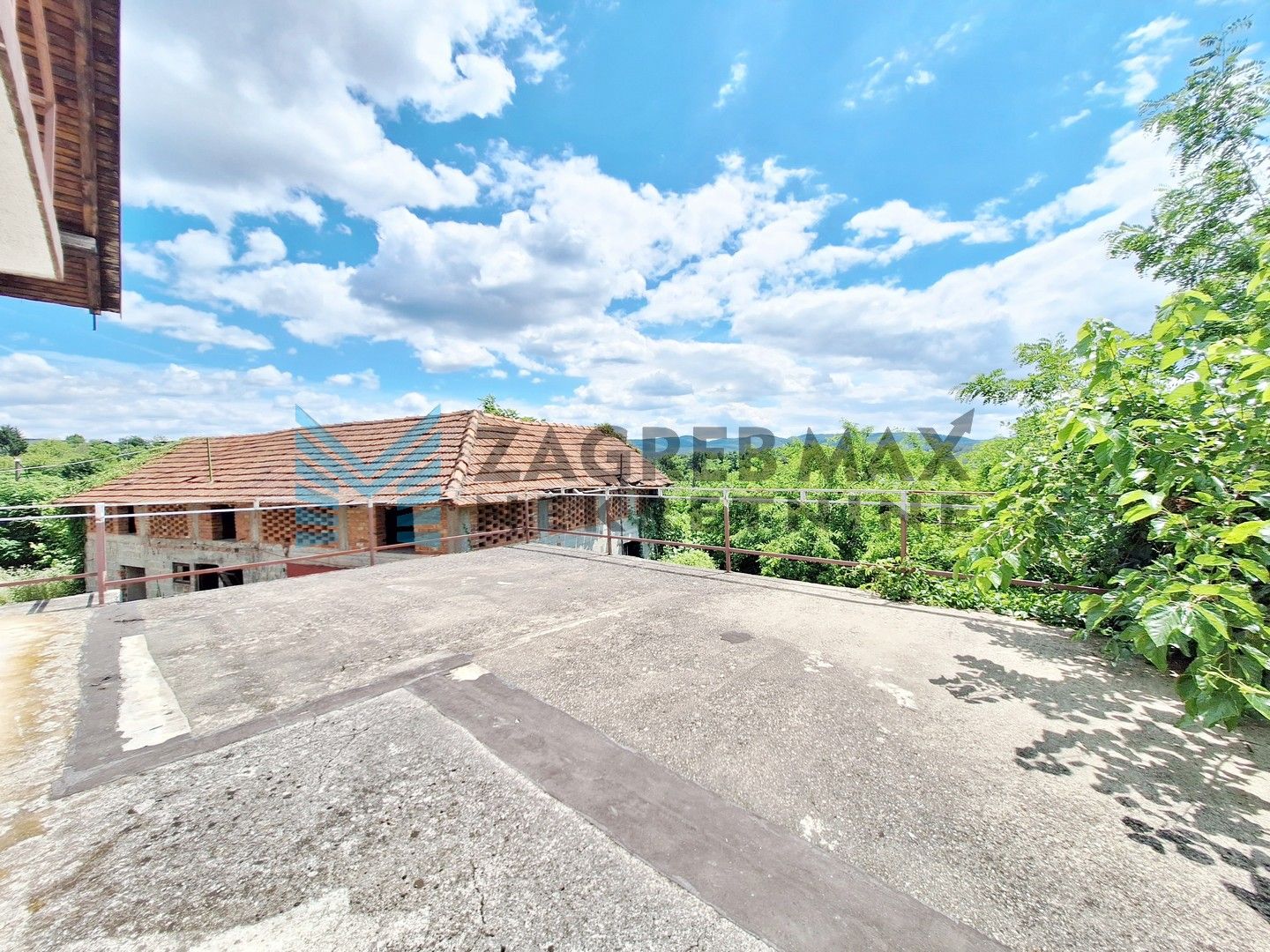 Zagreb - MARIJA BISTRICA - Poljanica Bistrička - kuća s dva gospodarska objekta