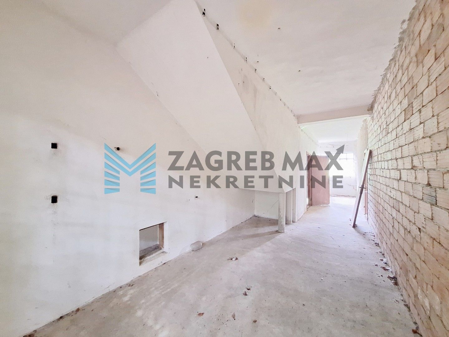 Zagreb - VELIKO TRGOVIŠĆE - poslovni objekt široke namjene