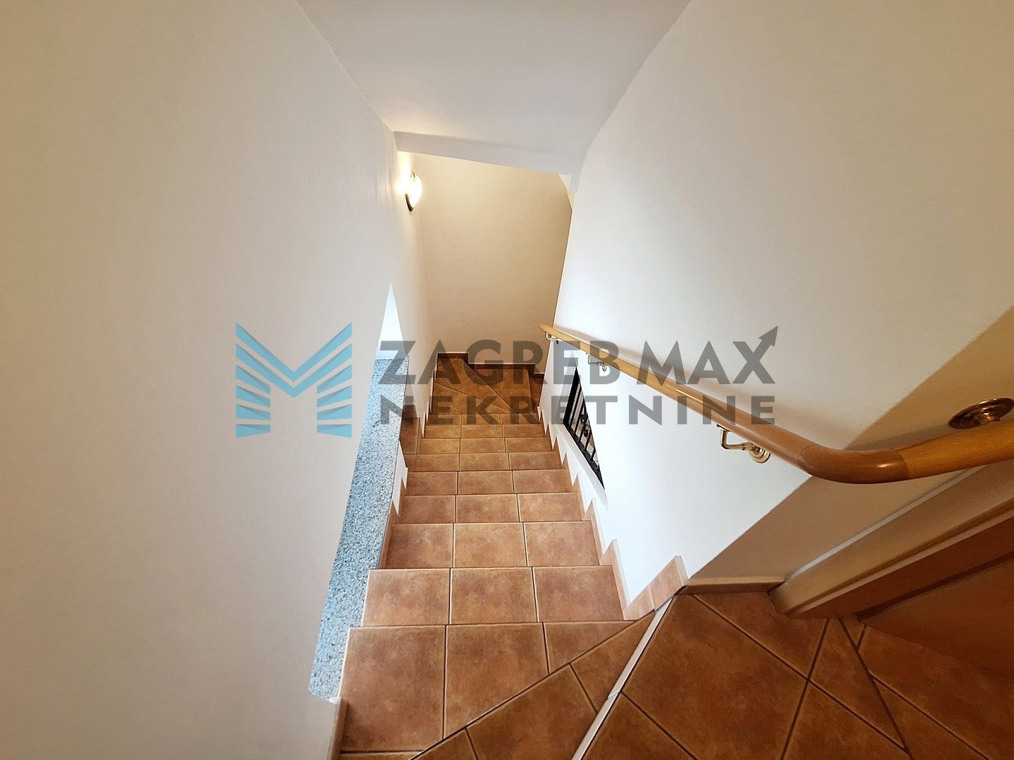 Zagreb - TREŠNJEVKA - Garićgradska - 2-etažni sa dvorištem+2 PM - BEZ PROVIZIJE