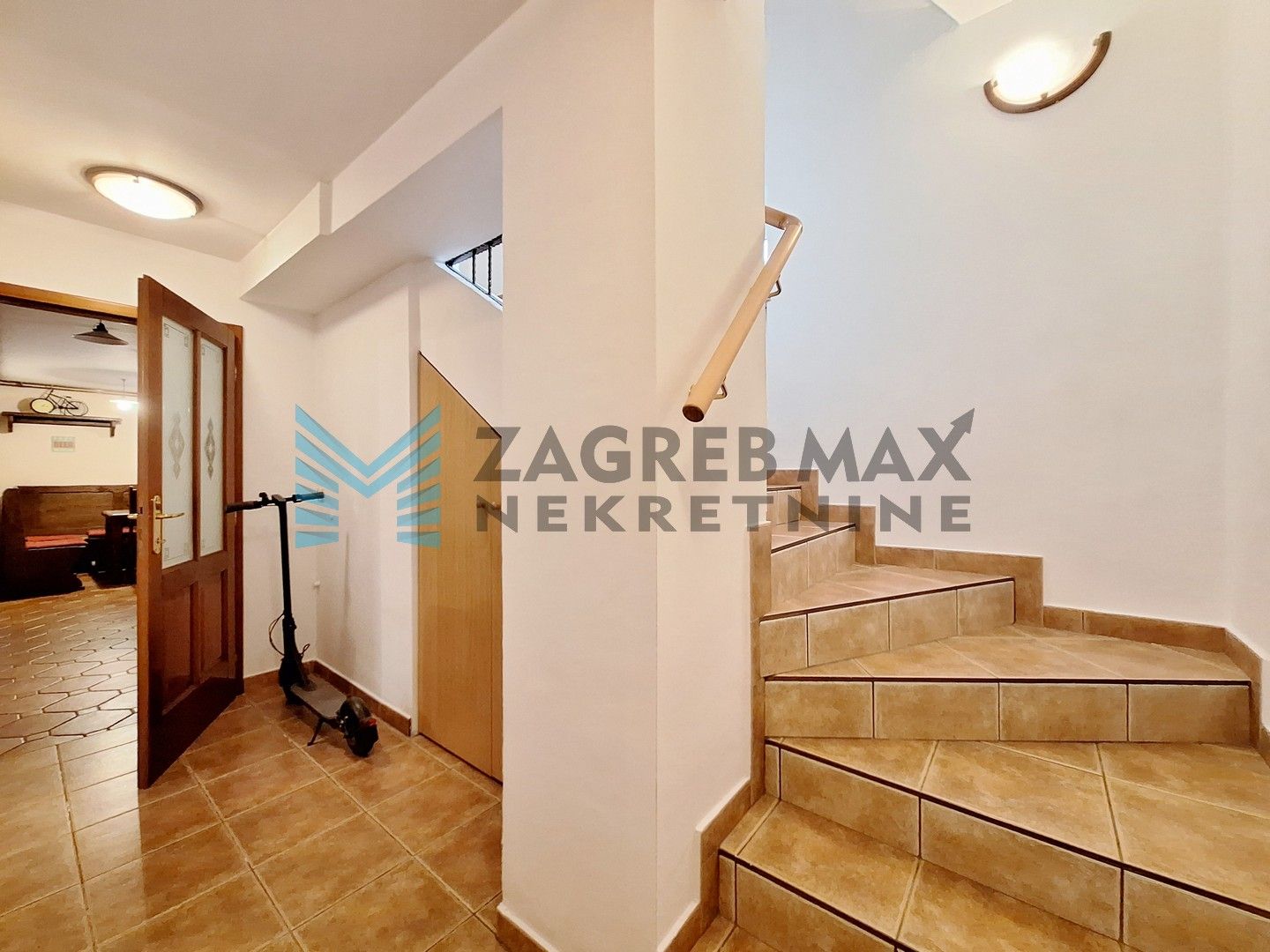 Zagreb - TREŠNJEVKA - Garićgradska - 2-etažni sa dvorištem+2 PM - BEZ PROVIZIJE