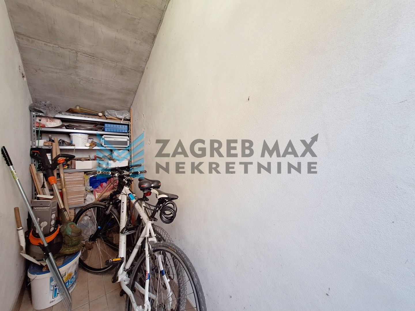 Zagreb - TREŠNJEVKA - Garićgradska - 2-etažni sa dvorištem+2 PM - BEZ PROVIZIJE