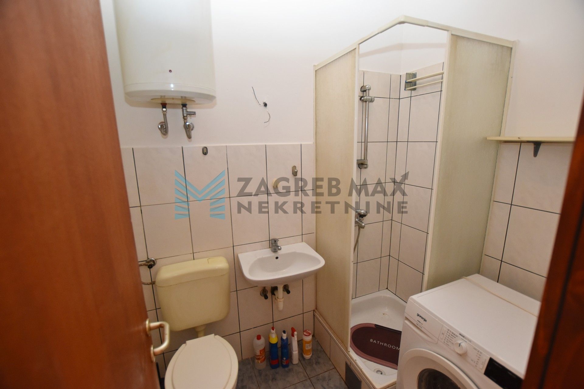 Zagreb - OZALJSKA, 1 soba, parking, moguća dodatna soba