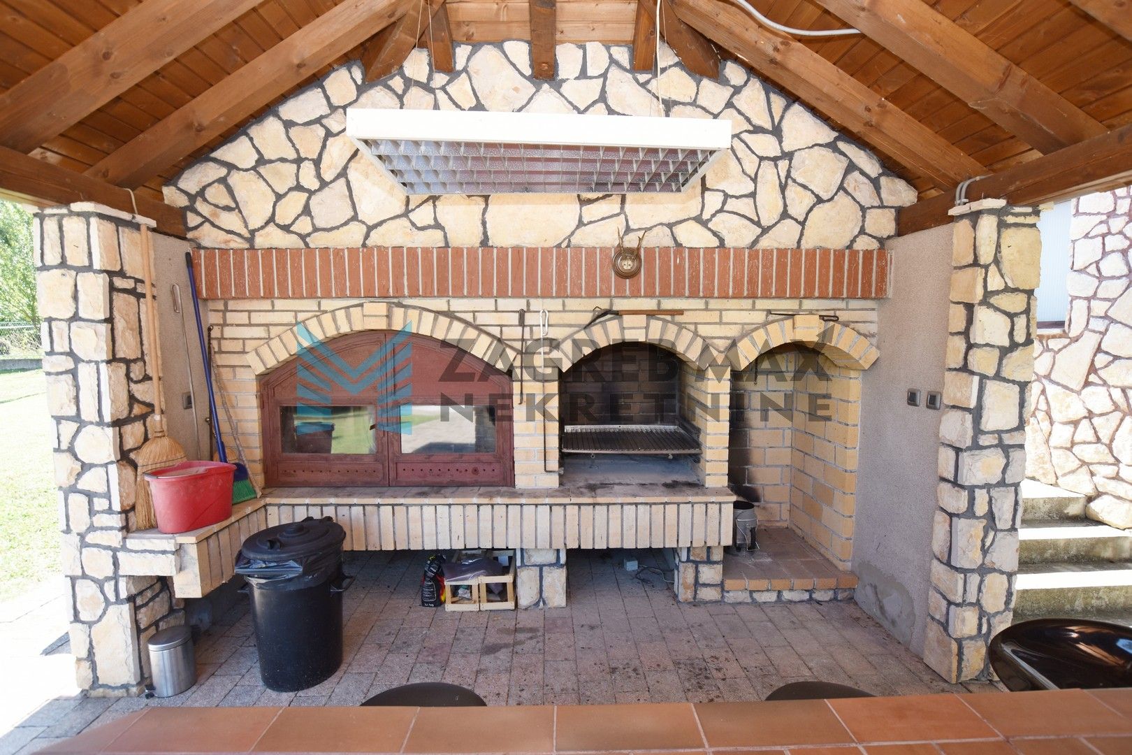 Zagreb - DUBRAVICA - eksluzivna kuća na obroncima Medvednice