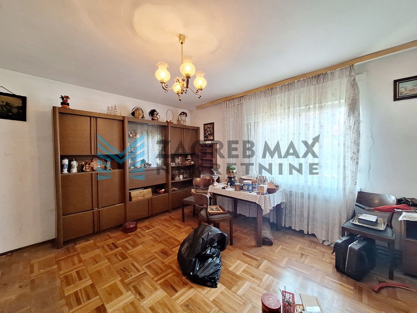 Zagreb - SESVETSKA SELA - Trsatska - kuća 200m2 sa 583 m2 okućnice