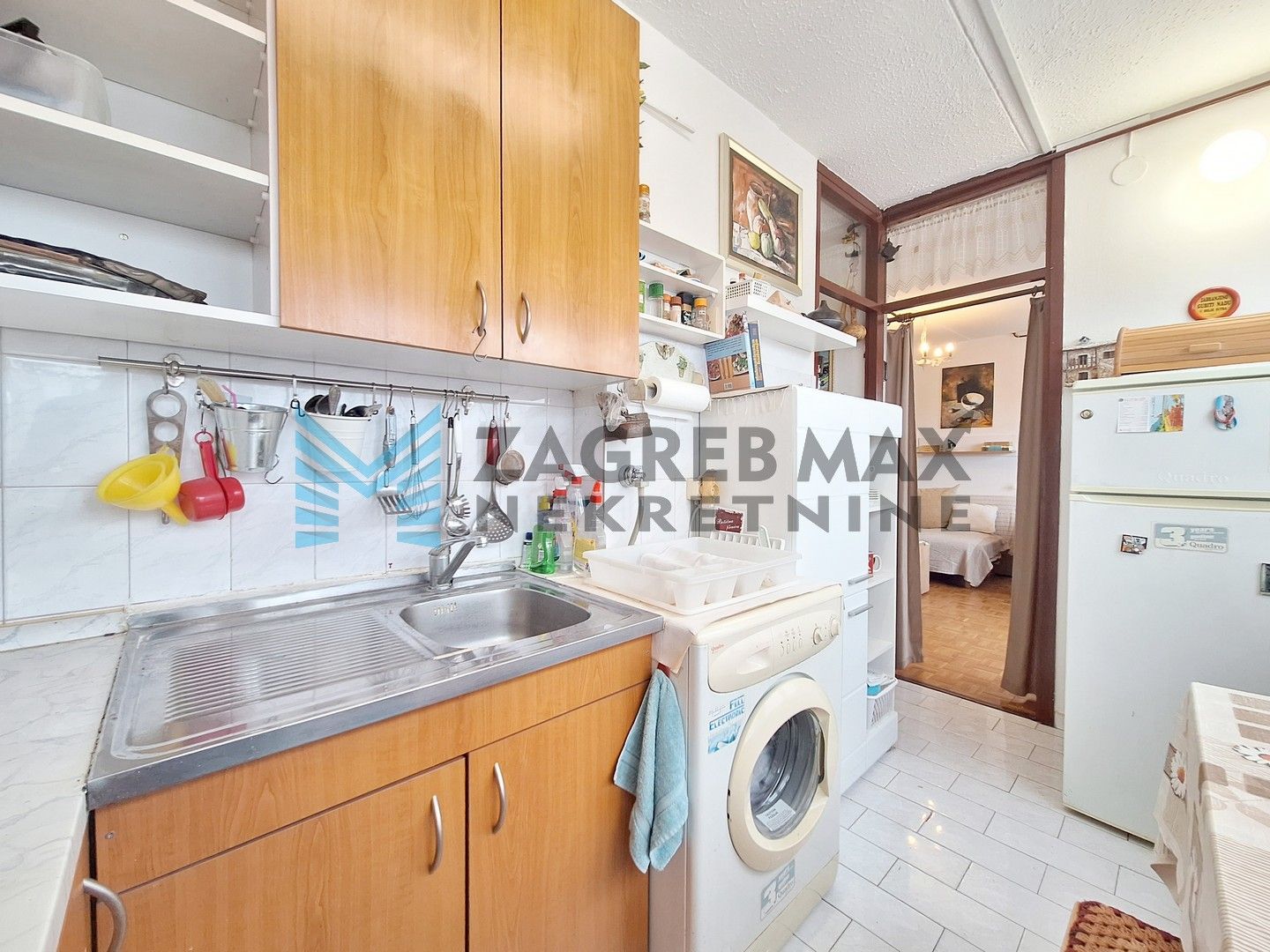 Zagreb - UTRINE - Kombolova - 1-sobni, svijetao, odmah useljiv