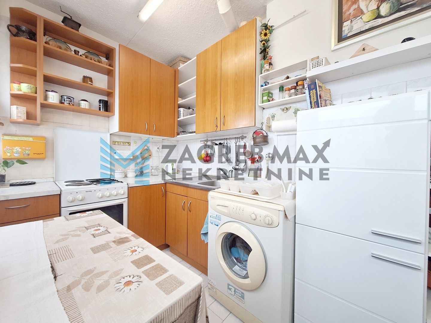 Zagreb - UTRINE - Kombolova - 1-sobni, svijetao, odmah useljiv